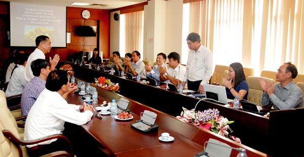 Công đoàn VATM tiếp đoàn đại biểu Công đoàn Bộ Công chính và Vận tải nước CHDCND Lào